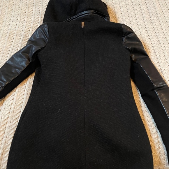 Women’s Coat - Picture 3 of 5